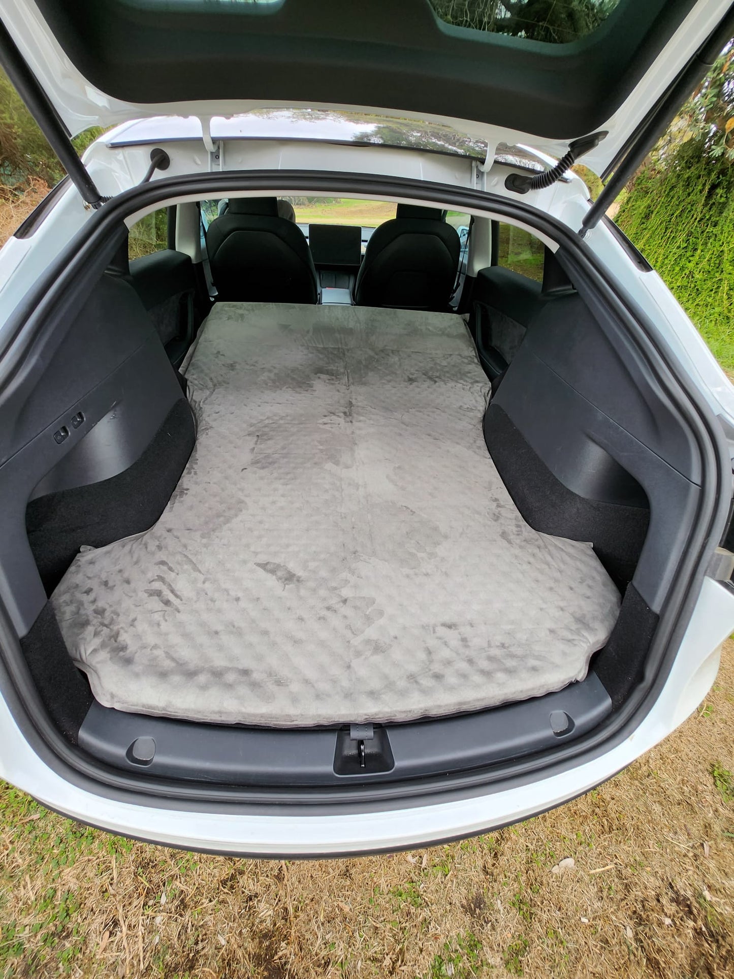 Ultra-Lux Inflatable Mattress for Model Y/3 with Pump 🚗