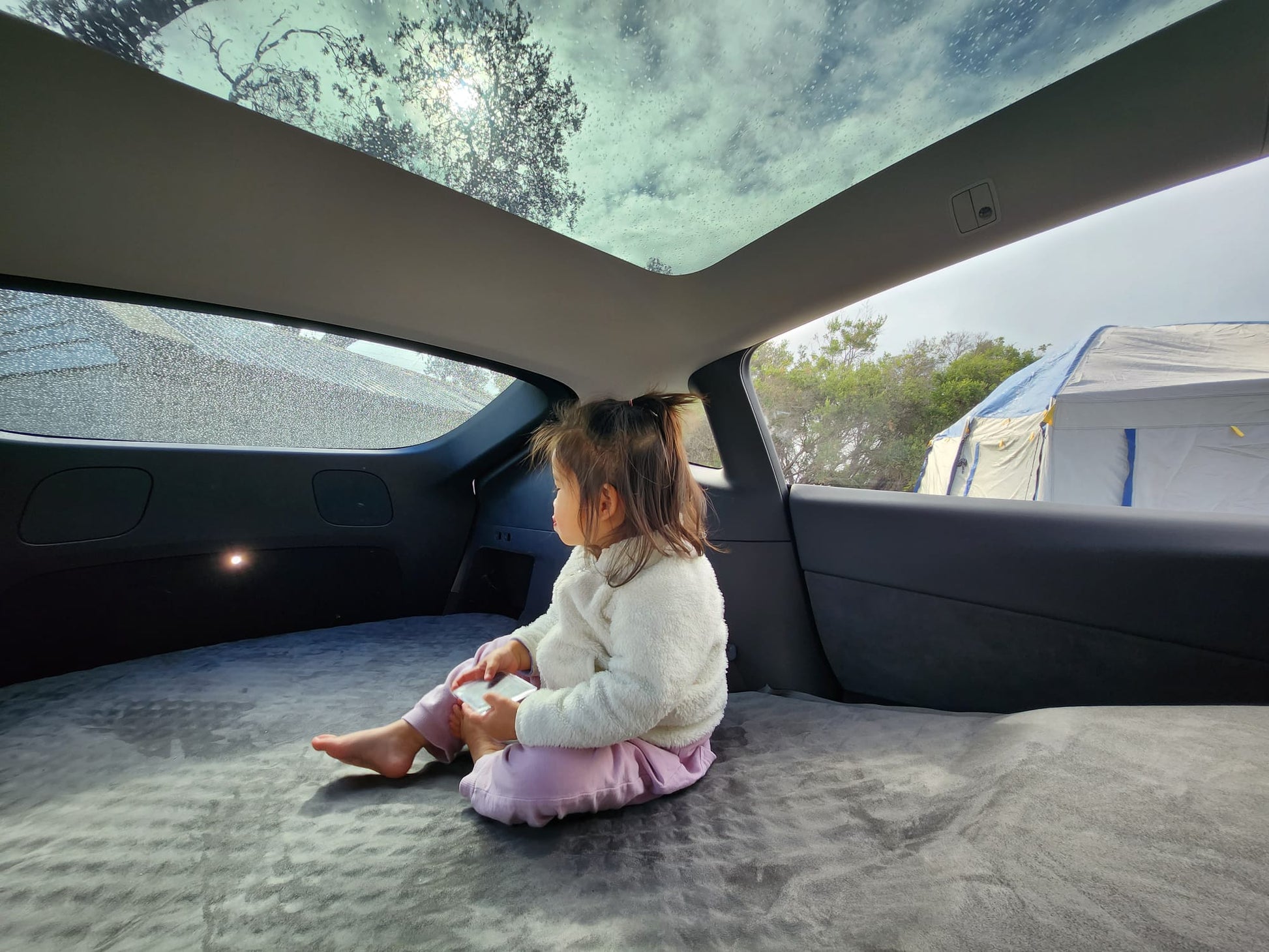 Inflatable mattress - Tesla Model 3