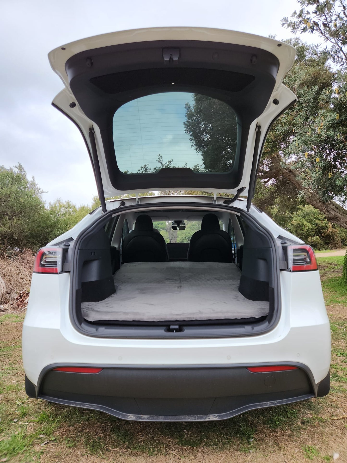 Ultra-Lux Inflatable Mattress for Model Y/3 with Pump 🚗